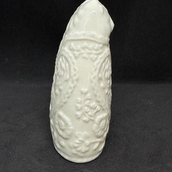 SOLD Porcelain Folk Art Floral Cat Figurine Flowers Heart Relief Embossed Gift - Picture 2 of 6